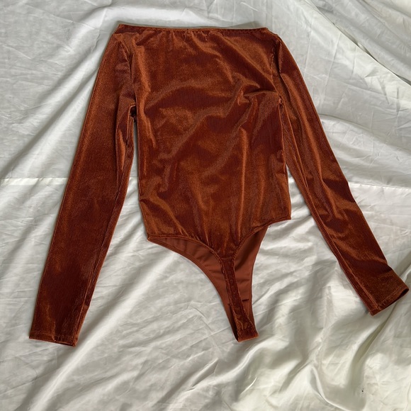 Urban Outfitters Orange Rust Velvet Ribbed Long Sleeve Keyhole Cutout Bodysuit - Picture 6 of 7